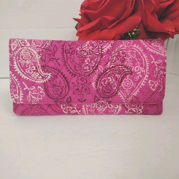 🩷 Vera Bradley Stamped Paisley Pink Large Trifold Wallet Retired Bandana - Picture 1 of 10